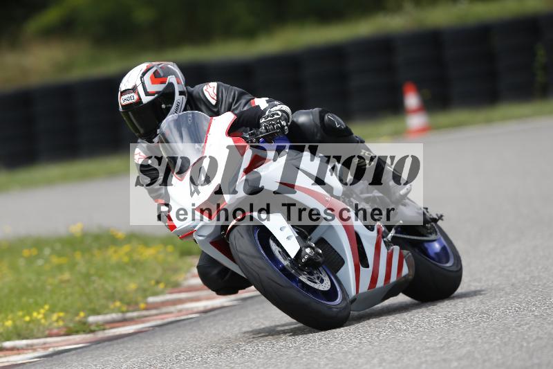 /37 28.07.2025 Dunlop Ride und Test Day ADR/Trackday Erfahren gelb Trackday schnell  rot/44